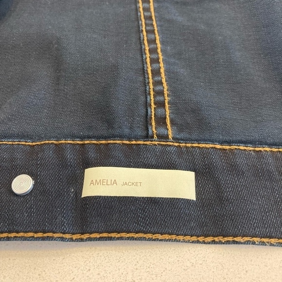 Kut from the kloth dark wash Amelia denim Jean jacket size large - Picture 8 of 9